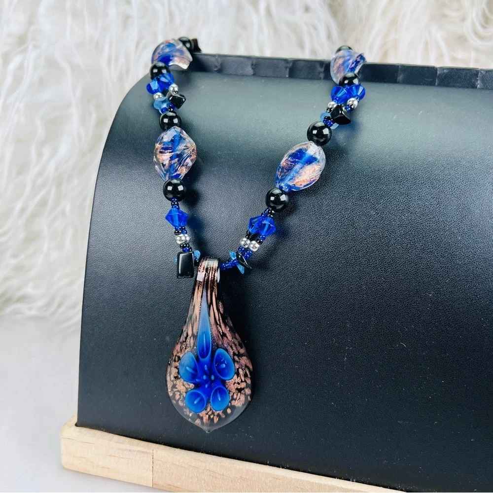 Beautiful, blue black gold glass, pendant costume necklace - Picture 3 of 9